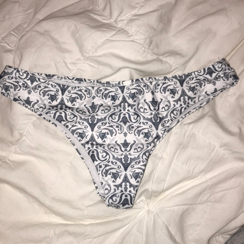 Cheeky bikini bottoms